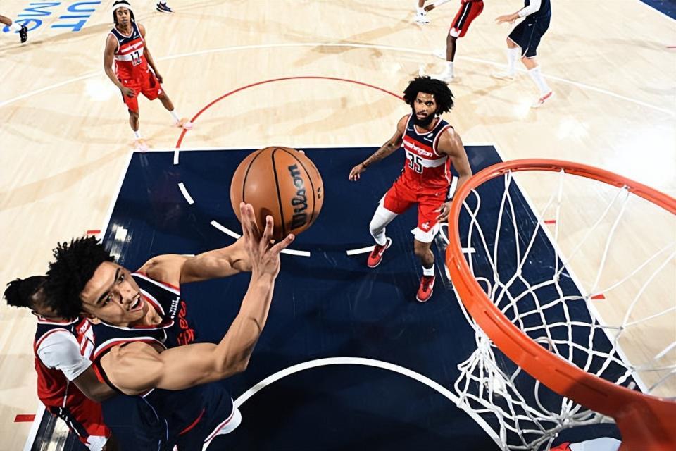 AG体育官方网站-缺乏特点！快船锋线新秀最近一段时间的状态逐渐开始平庸起来了？